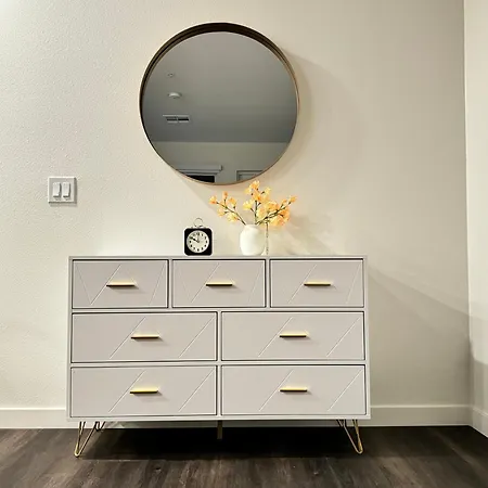 Cozy One-Bedroom In The Heart Of Oc